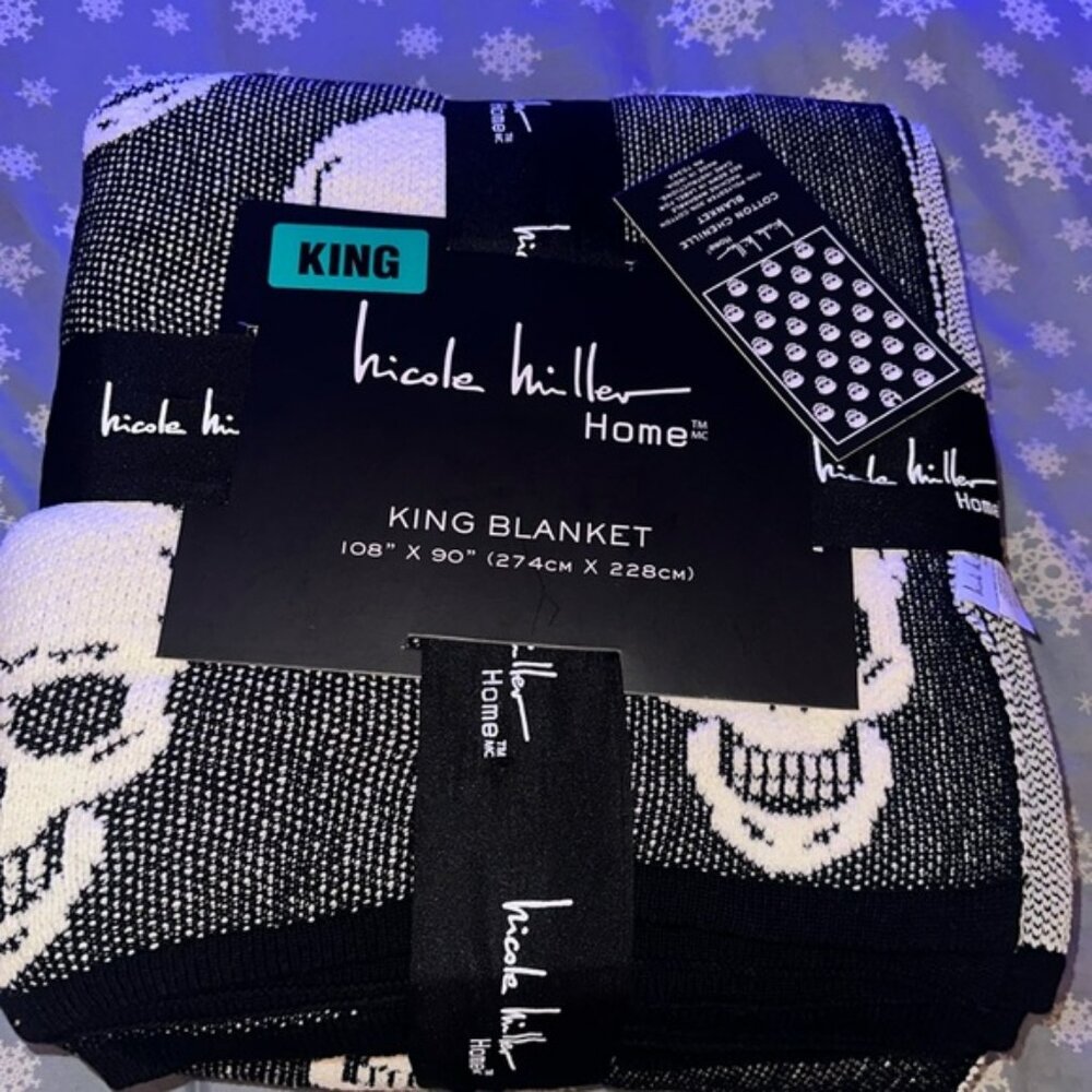 💀☠️Nicole Miller skull black-and-white king 108”x90” Blanket☠️💀